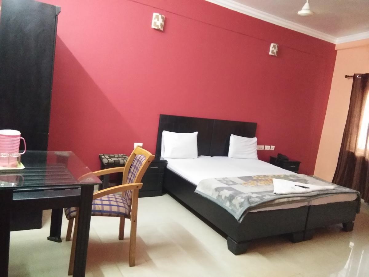 A.R.Residency Hotel Kunnamangalam Exterior foto