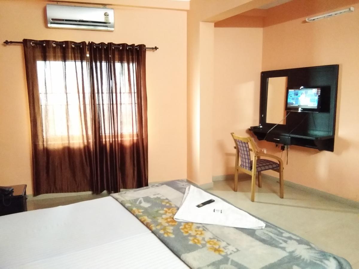 A.R.Residency Hotel Kunnamangalam Exterior foto