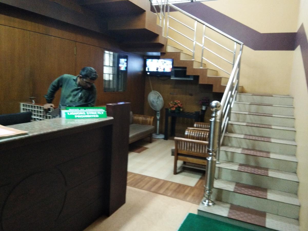A.R.Residency Hotel Kunnamangalam Exterior foto
