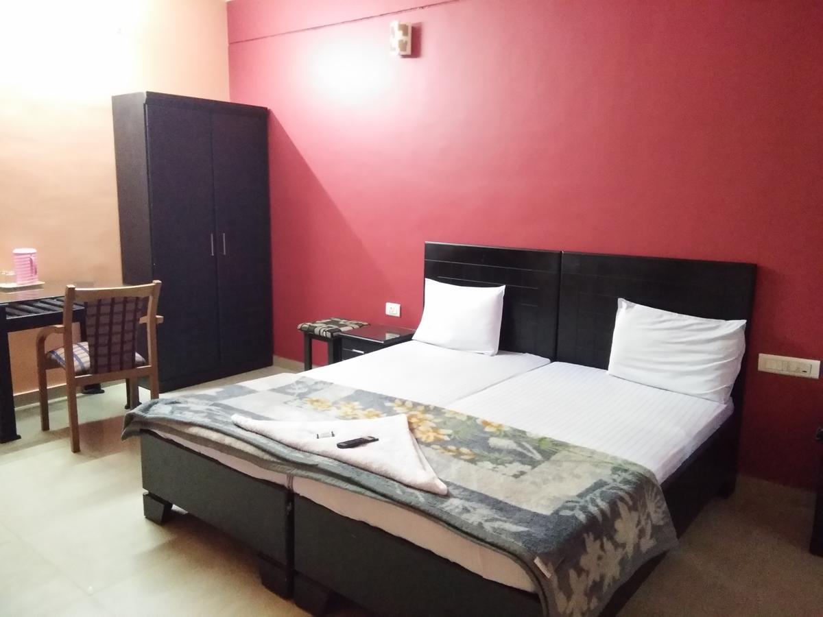 A.R.Residency Hotel Kunnamangalam Exterior foto