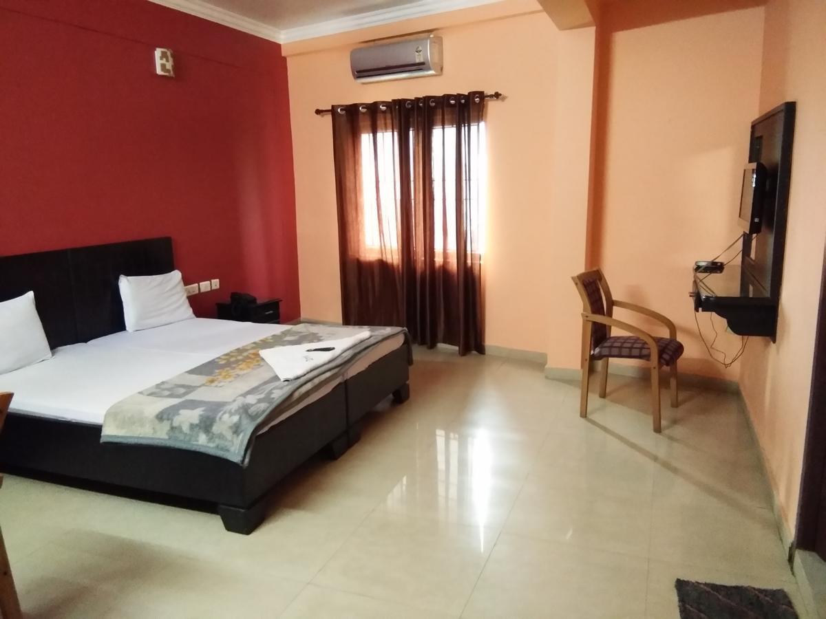 A.R.Residency Hotel Kunnamangalam Exterior foto