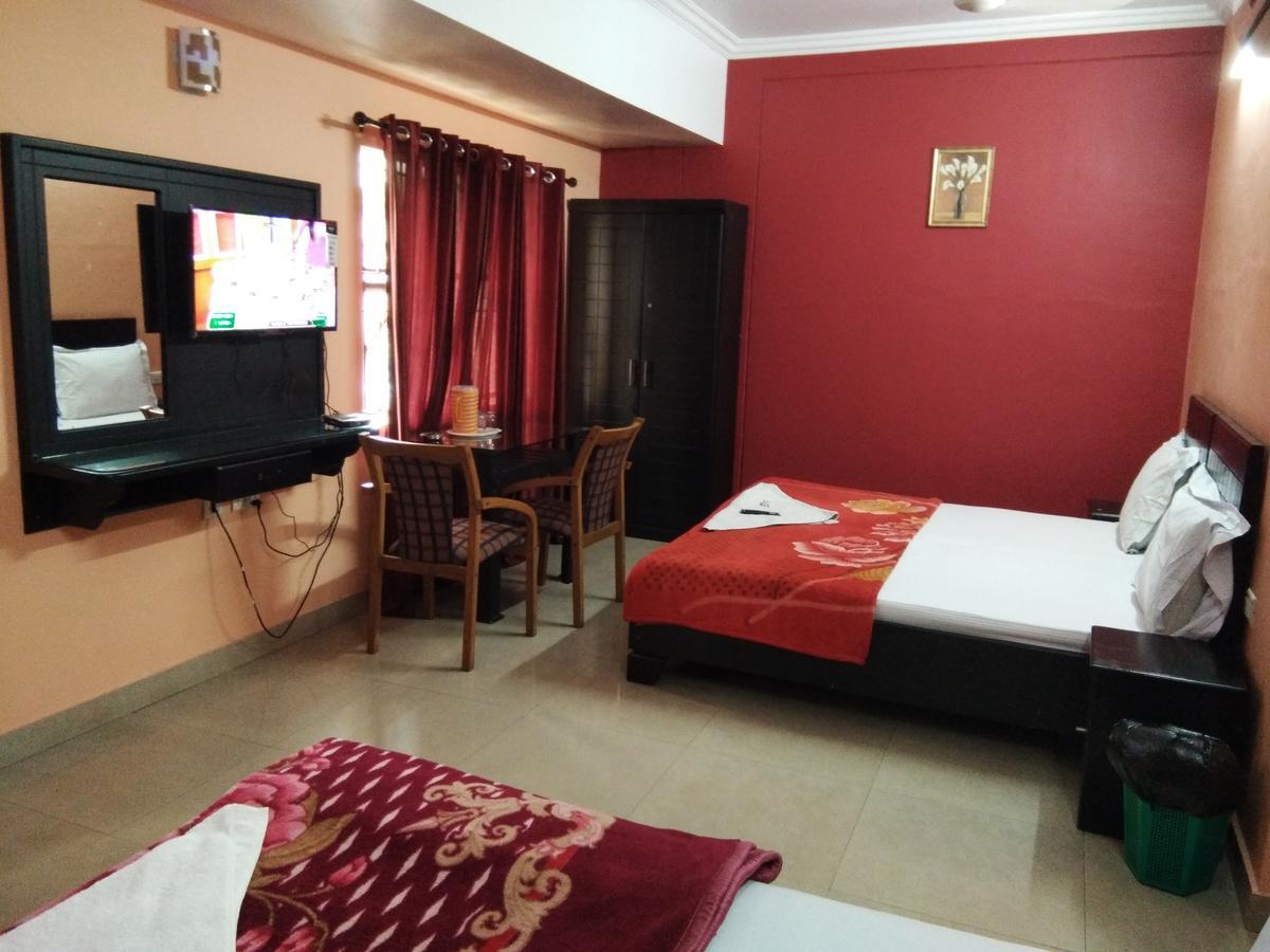 A.R.Residency Hotel Kunnamangalam Exterior foto