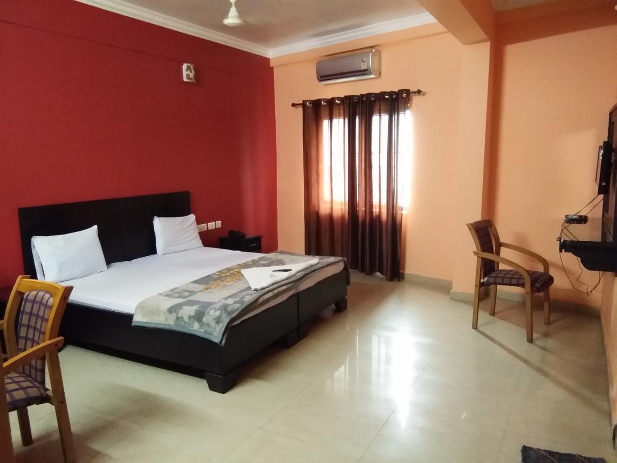 A.R.Residency Hotel Kunnamangalam Exterior foto